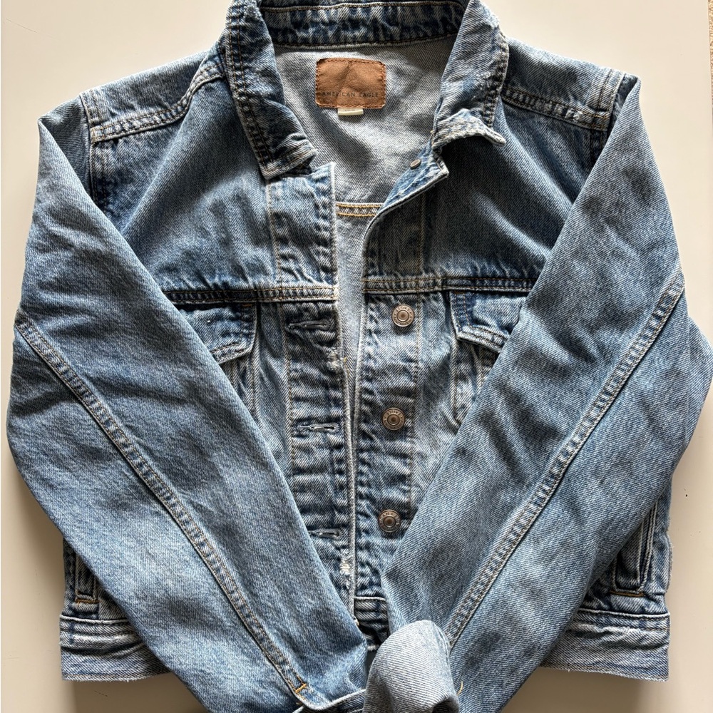 American Eagle Outfitters Light Blue Cropped Denim Jacket Size Small